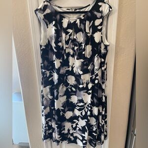 *MAKE OFFER* Fun dress for any occasion! Perfect below knee length.